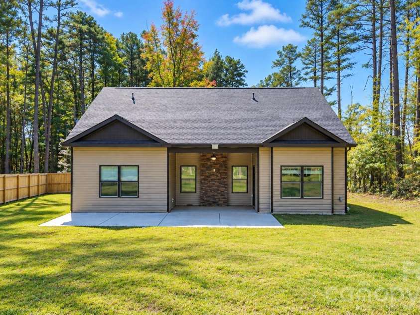 6519 Pargo Road, Charlotte, NC 28216.  MLS# CAR4433799, YatesRealty ID 2004. 
