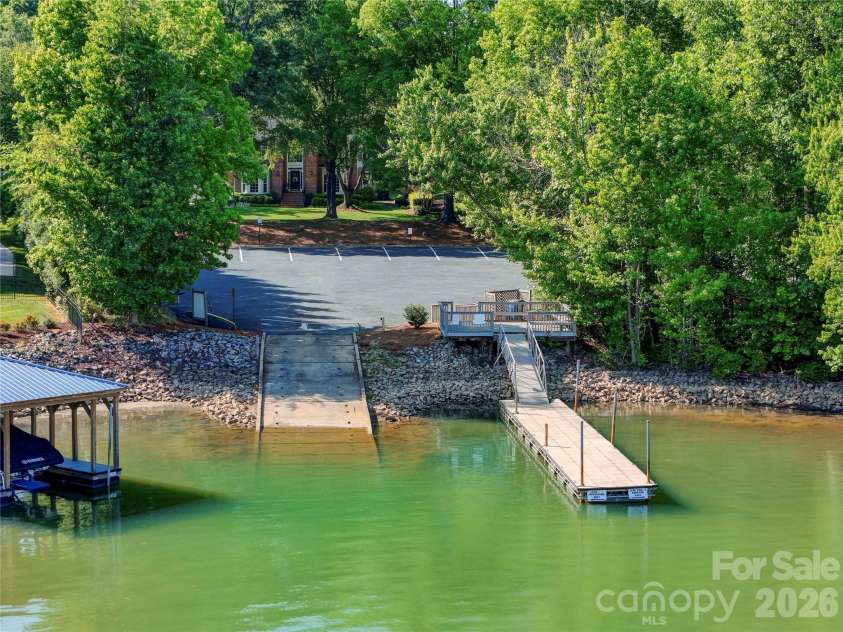 186 Southhaven Drive, Mooresville, NC 28117.  MLS# CAR4375384, YatesRealty ID 20040. 