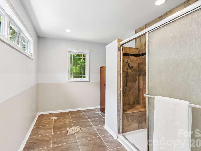 186 Southhaven Drive, Mooresville, NC 28117.  MLS# CAR4375384, YatesRealty ID 20040. 