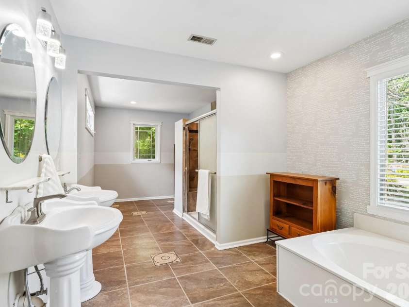 186 Southhaven Drive, Mooresville, NC 28117.  MLS# CAR4375384, YatesRealty ID 20040. 