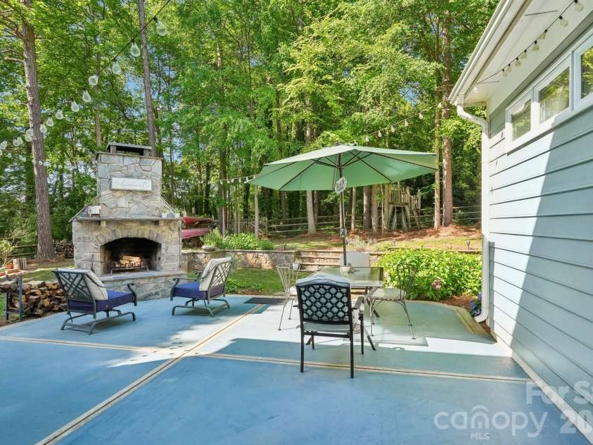 186 Southhaven Drive, Mooresville, NC 28117.  MLS# CAR4375384, YatesRealty ID 20040. 