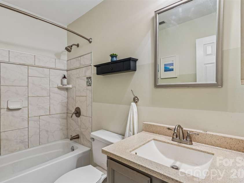 186 Southhaven Drive, Mooresville, NC 28117.  MLS# CAR4375384, YatesRealty ID 20040. 