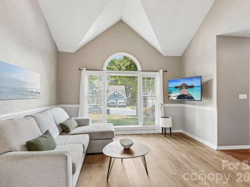 186 Southhaven Drive, Mooresville, NC 28117.  MLS# CAR4375384, YatesRealty ID 20040. 