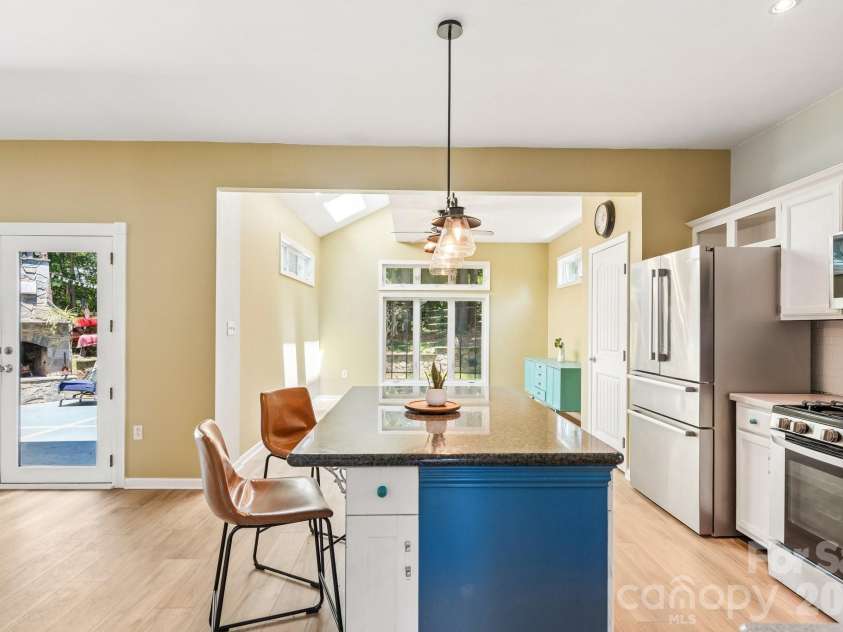 186 Southhaven Drive, Mooresville, NC 28117.  MLS# CAR4375384, YatesRealty ID 20040. 