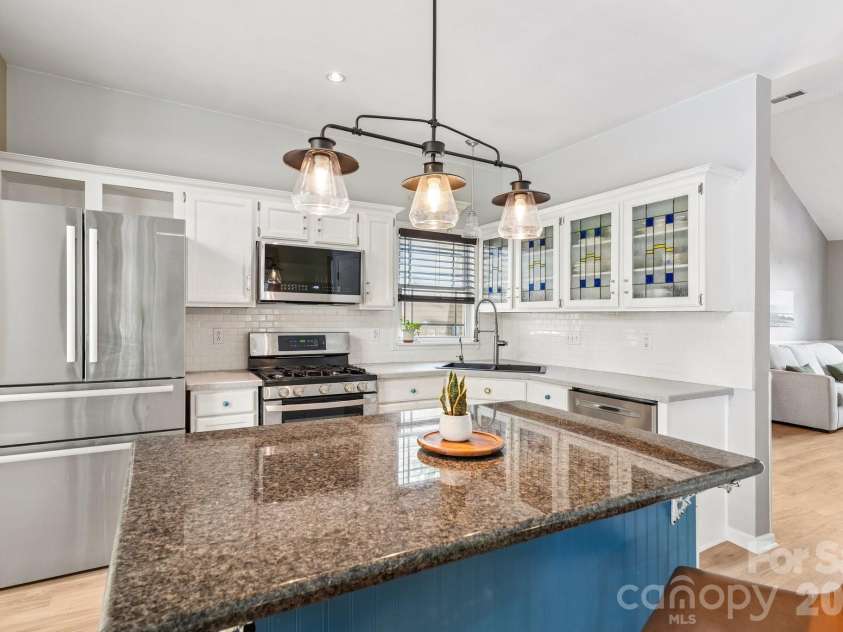 186 Southhaven Drive, Mooresville, NC 28117.  MLS# CAR4375384, YatesRealty ID 20040. 