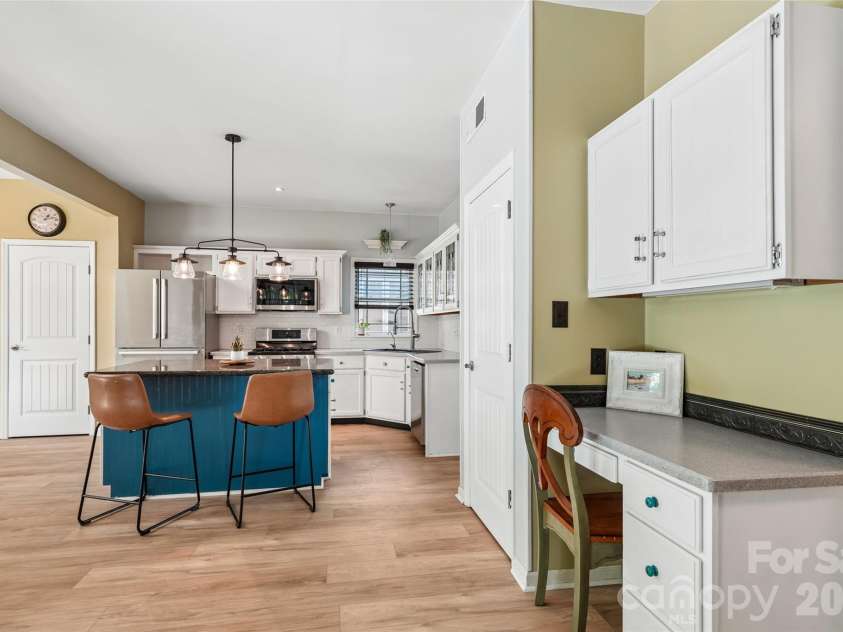 186 Southhaven Drive, Mooresville, NC 28117.  MLS# CAR4375384, YatesRealty ID 20040. 