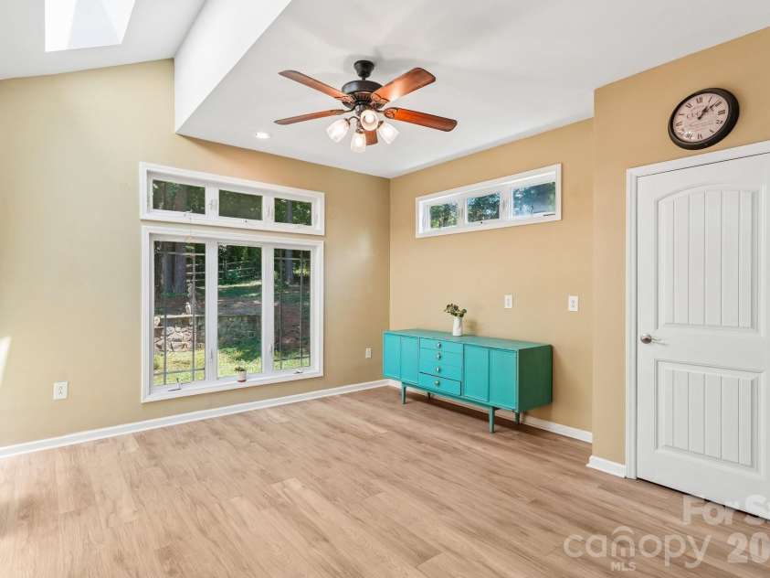 186 Southhaven Drive, Mooresville, NC 28117.  MLS# CAR4375384, YatesRealty ID 20040. 