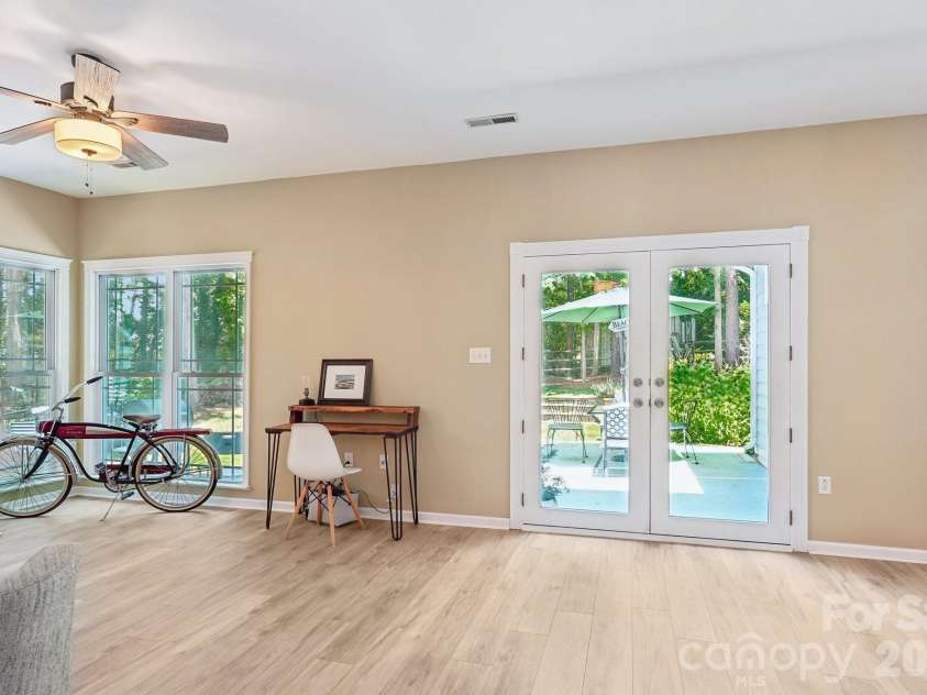 186 Southhaven Drive, Mooresville, NC 28117.  MLS# CAR4375384, YatesRealty ID 20040. 