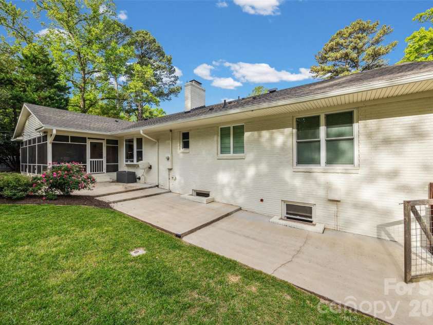 504 Fairway Drive, Fort Mill, SC 29715.  MLS# CAR4377478, YatesRealty ID 20041. 