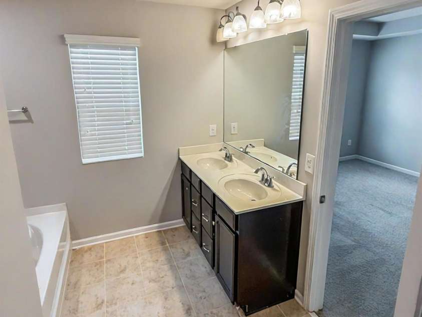 2752 Sawbridge Lane, Gastonia, NC 28056.  MLS# CAR4249063, YatesRealty ID 20043. Primary Bathroom