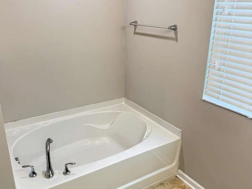 2752 Sawbridge Lane, Gastonia, NC 28056.  MLS# CAR4249063, YatesRealty ID 20043. Primary Bathroom