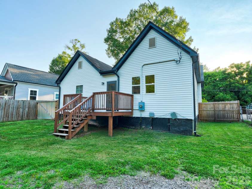 607 Old Charlotte Road, Concord, NC 28027.  MLS# CAR4397719, YatesRealty ID 20044. 