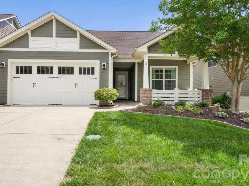 131 Chimney Rock Court, Denver, NC 28037.  MLS# CAR4377424, YatesRealty ID 20045. 