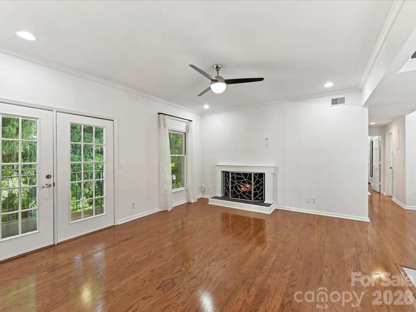 1014 Queens Road, Charlotte, NC 28207.  MLS# CAR4374904, YatesRealty ID 20046. 