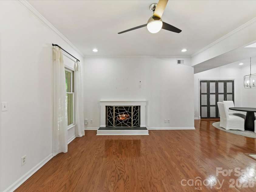 1014 Queens Road, Charlotte, NC 28207.  MLS# CAR4374904, YatesRealty ID 20046. 