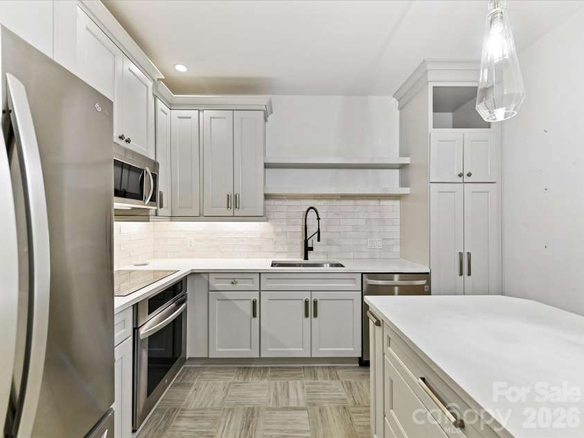 1014 Queens Road, Charlotte, NC 28207.  MLS# CAR4374904, YatesRealty ID 20046. 