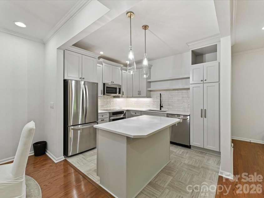1014 Queens Road, Charlotte, NC 28207.  MLS# CAR4374904, YatesRealty ID 20046. 