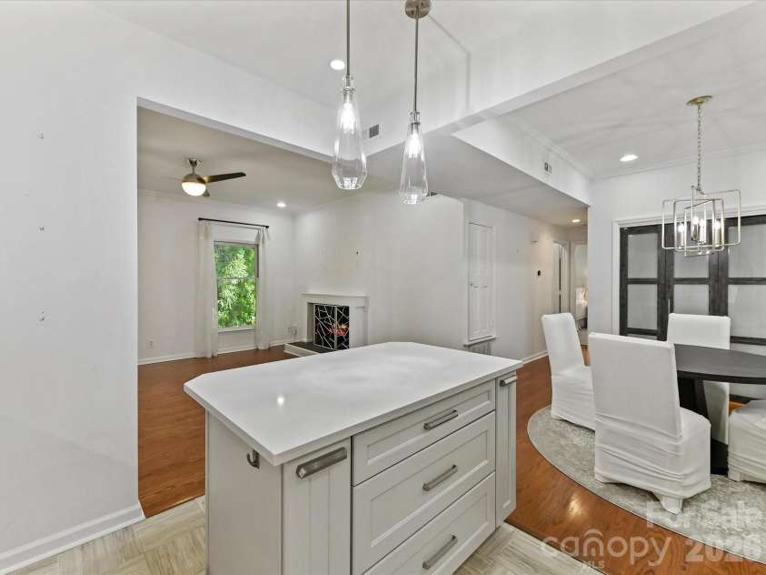 1014 Queens Road, Charlotte, NC 28207.  MLS# CAR4374904, YatesRealty ID 20046. 