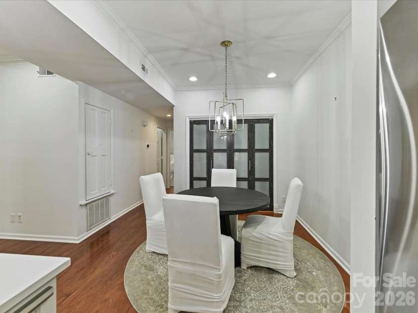 1014 Queens Road, Charlotte, NC 28207.  MLS# CAR4374904, YatesRealty ID 20046. 