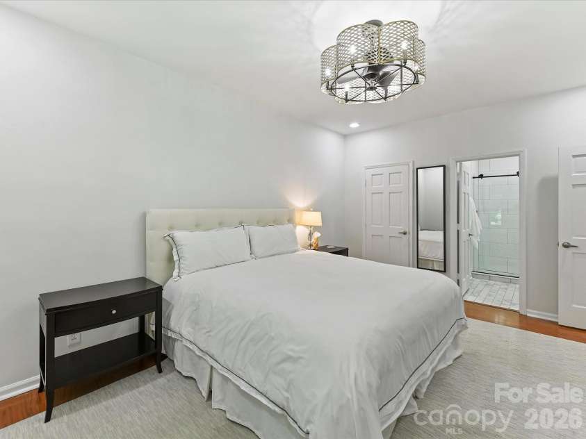 1014 Queens Road, Charlotte, NC 28207.  MLS# CAR4374904, YatesRealty ID 20046. 