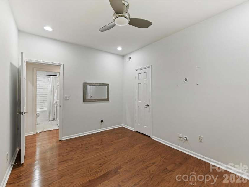 1014 Queens Road, Charlotte, NC 28207.  MLS# CAR4374904, YatesRealty ID 20046. 