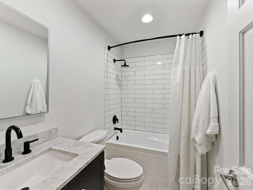 1014 Queens Road, Charlotte, NC 28207.  MLS# CAR4374904, YatesRealty ID 20046. 