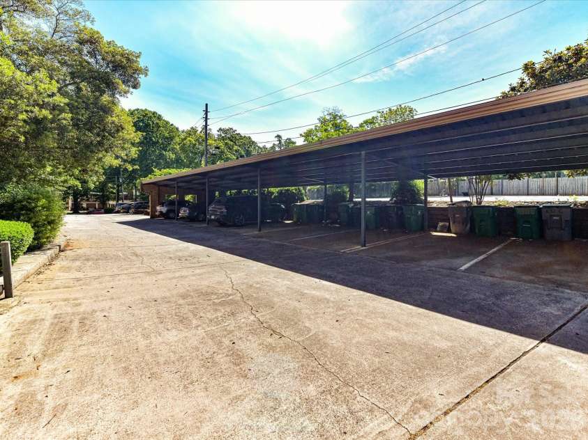 1014 Queens Road, Charlotte, NC 28207.  MLS# CAR4374904, YatesRealty ID 20046. 