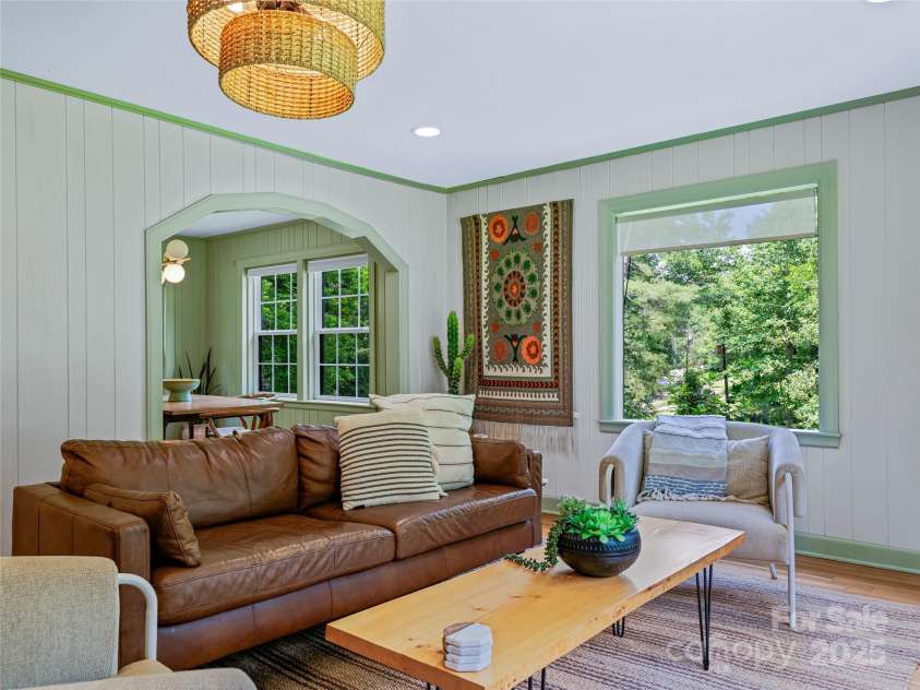 90 Skyland Circle, Asheville, NC 28804.  MLS# CAR4263908, YatesRealty ID 20046. 