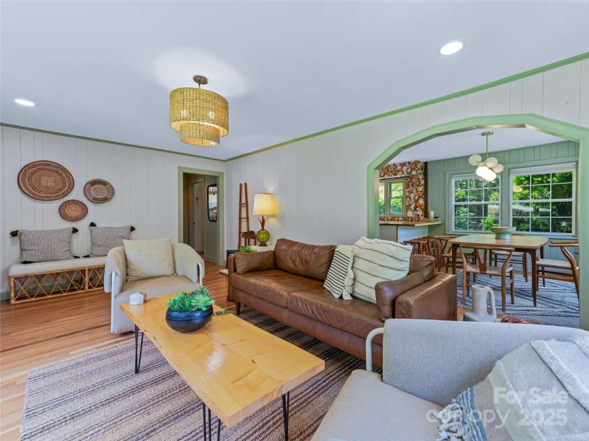 90 Skyland Circle, Asheville, NC 28804.  MLS# CAR4263908, YatesRealty ID 20046. 