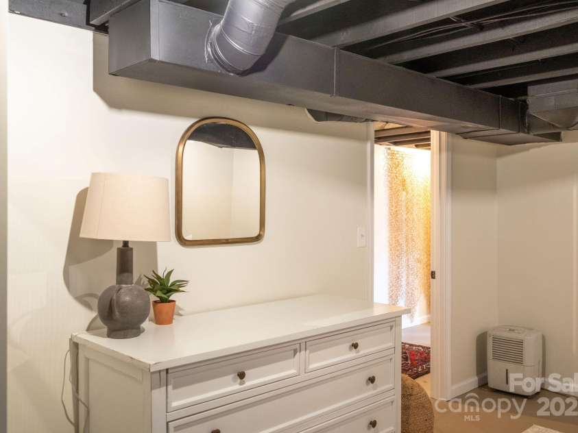 90 Skyland Circle, Asheville, NC 28804.  MLS# CAR4263908, YatesRealty ID 20046. 