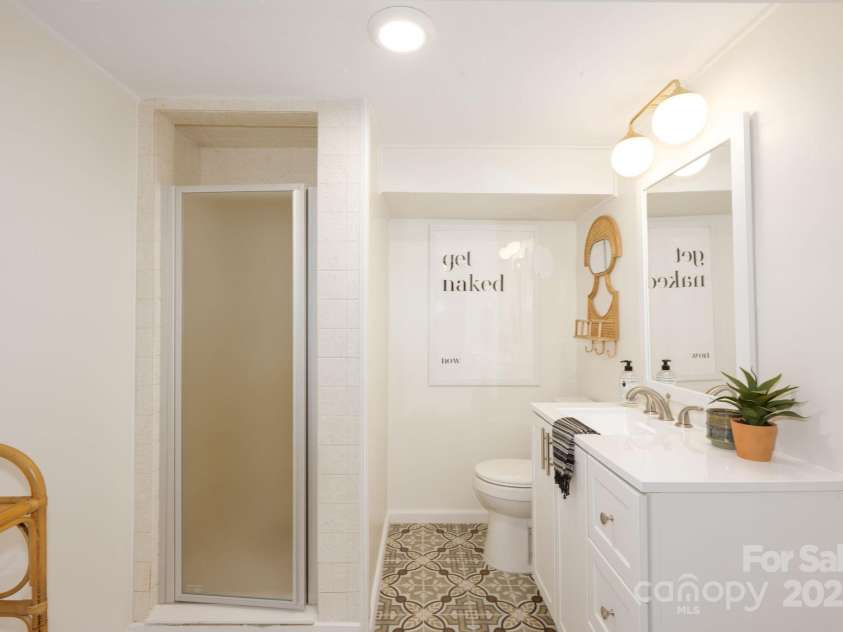 90 Skyland Circle, Asheville, NC 28804.  MLS# CAR4263908, YatesRealty ID 20046. 