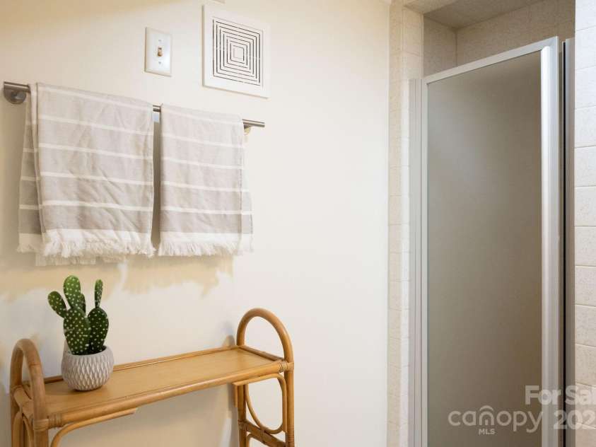 90 Skyland Circle, Asheville, NC 28804.  MLS# CAR4263908, YatesRealty ID 20046. 