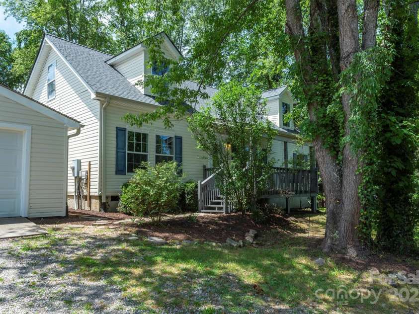9 Everwood Drive, Candler, NC 28715.  MLS# CAR4269275, YatesRealty ID 20048. 