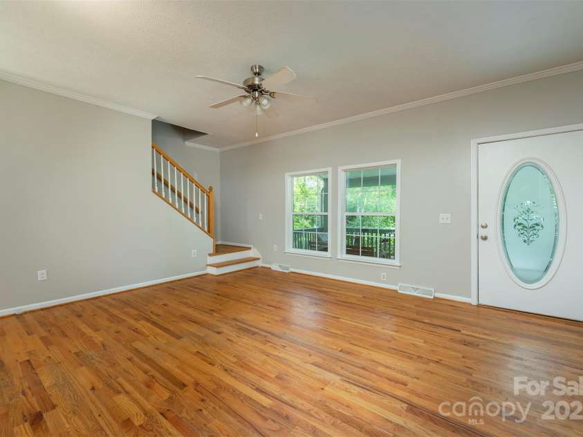 9 Everwood Drive, Candler, NC 28715.  MLS# CAR4269275, YatesRealty ID 20048. 