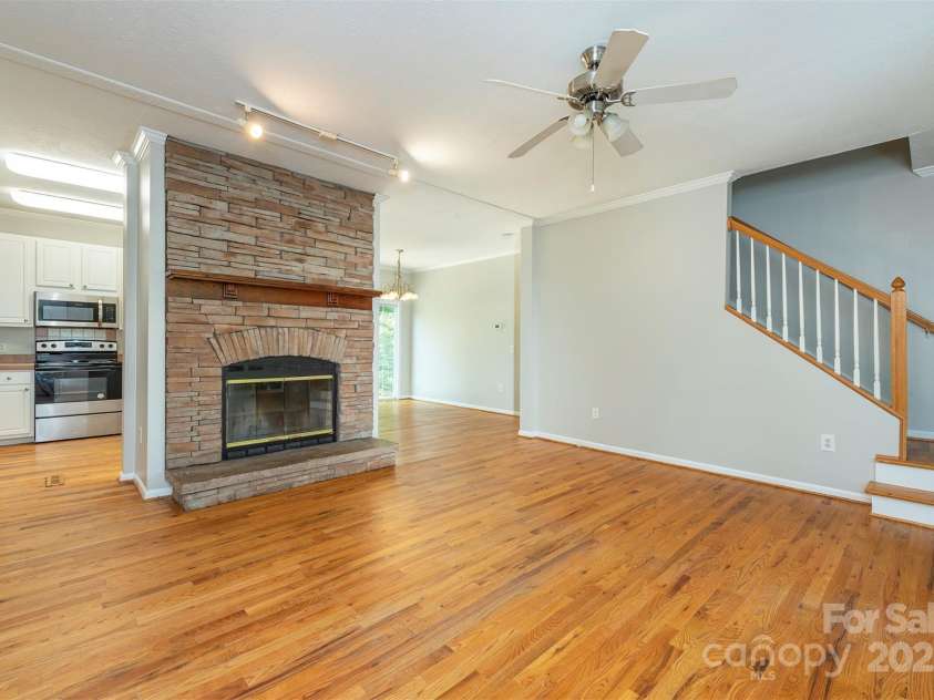 9 Everwood Drive, Candler, NC 28715.  MLS# CAR4269275, YatesRealty ID 20048. 