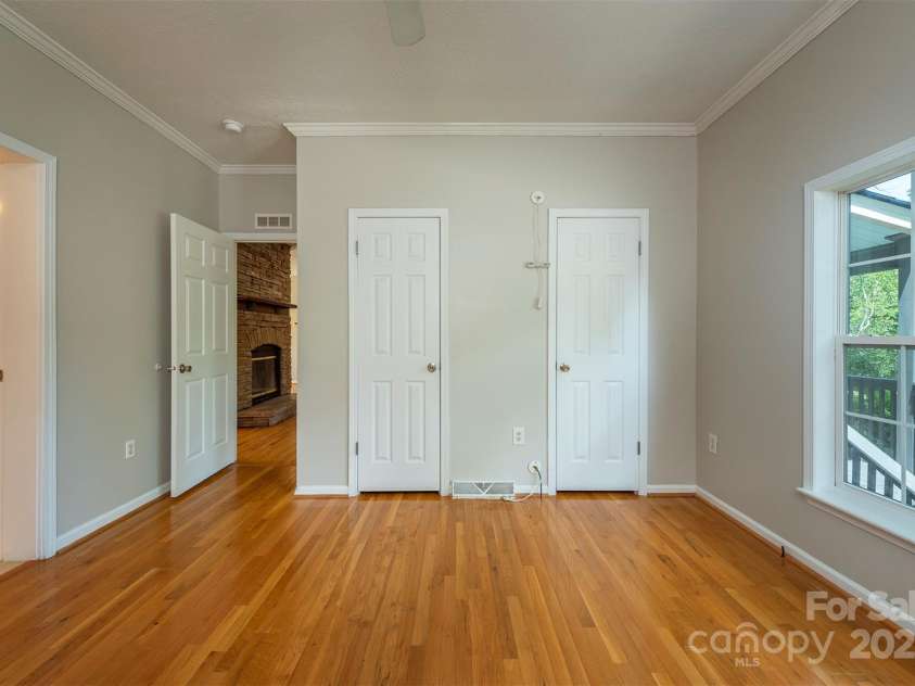 9 Everwood Drive, Candler, NC 28715.  MLS# CAR4269275, YatesRealty ID 20048. 