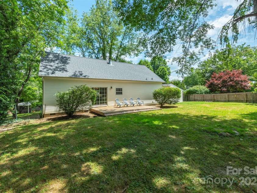 9 Everwood Drive, Candler, NC 28715.  MLS# CAR4269275, YatesRealty ID 20048. 