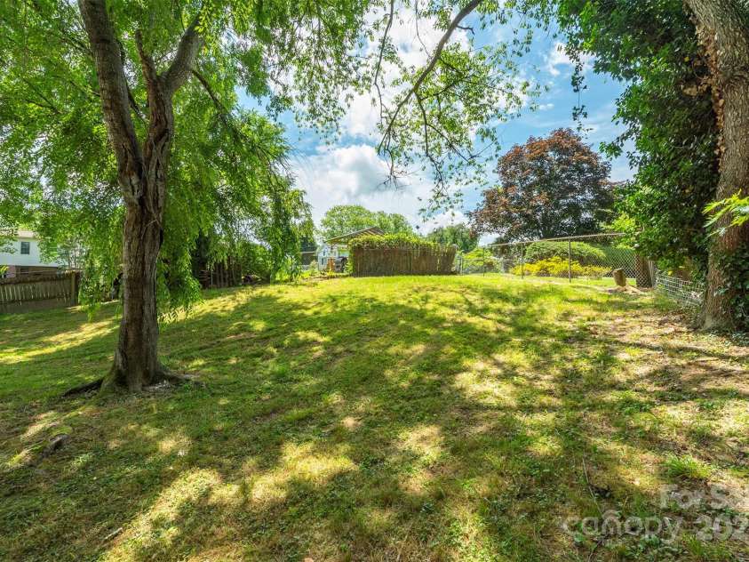9 Everwood Drive, Candler, NC 28715.  MLS# CAR4269275, YatesRealty ID 20048. 