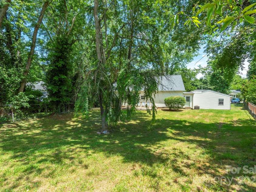 9 Everwood Drive, Candler, NC 28715.  MLS# CAR4269275, YatesRealty ID 20048. 