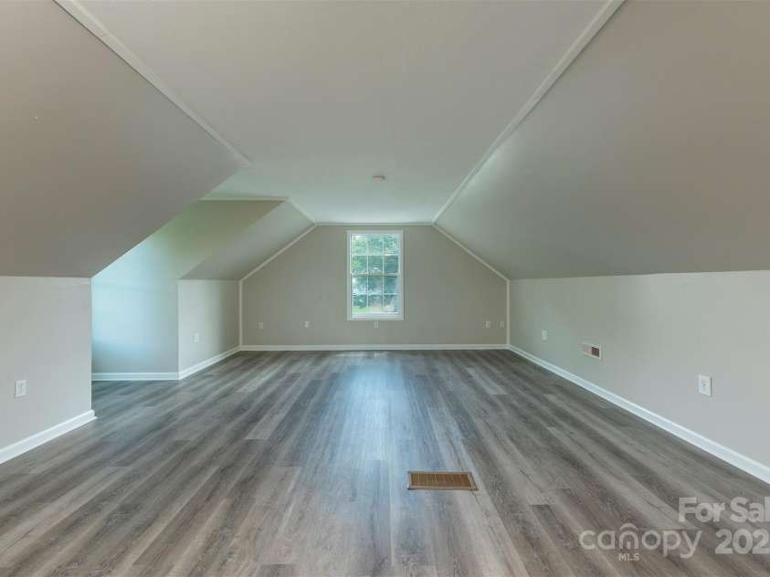 9 Everwood Drive, Candler, NC 28715.  MLS# CAR4269275, YatesRealty ID 20048. Endless possibilities with the bonus room upstairs