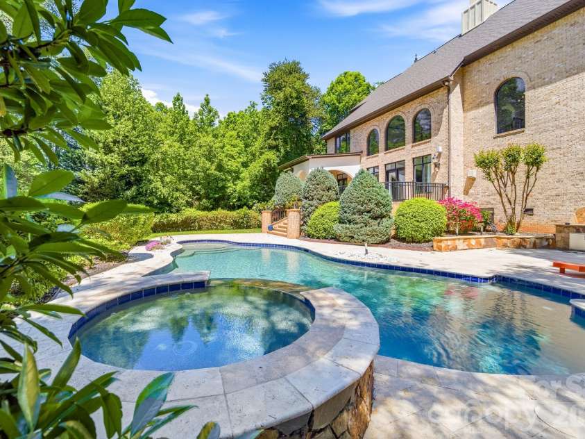 18805 Windy Point Drive, Cornelius, NC 28031.  MLS# CAR4373578, YatesRealty ID 20049. 