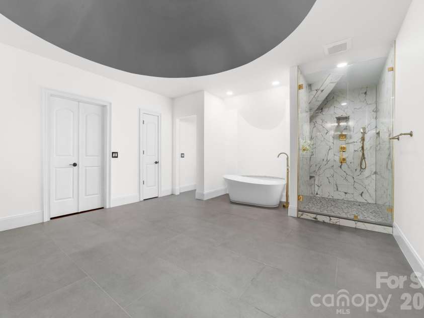18805 Windy Point Drive, Cornelius, NC 28031.  MLS# CAR4373578, YatesRealty ID 20049. Completely renovated extra large ensuite