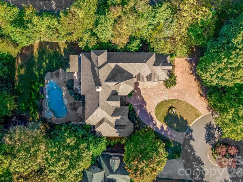 18805 Windy Point Drive, Cornelius, NC 28031.  MLS# CAR4373578, YatesRealty ID 20049. Extra large lot