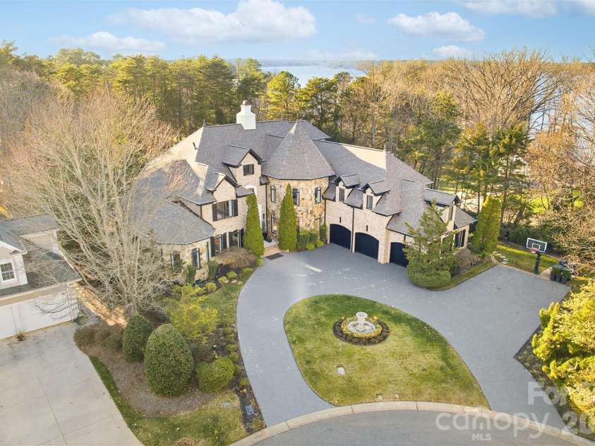 18805 Windy Point Drive, Cornelius, NC 28031.  MLS# CAR4373578, YatesRealty ID 20049. Large circular driveway Partial views of Lake Norman