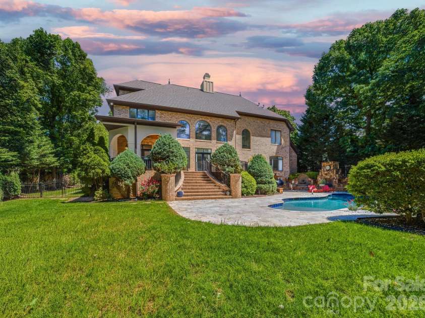 18805 Windy Point Drive, Cornelius, NC 28031.  MLS# CAR4373578, YatesRealty ID 20049. Large private backyard 