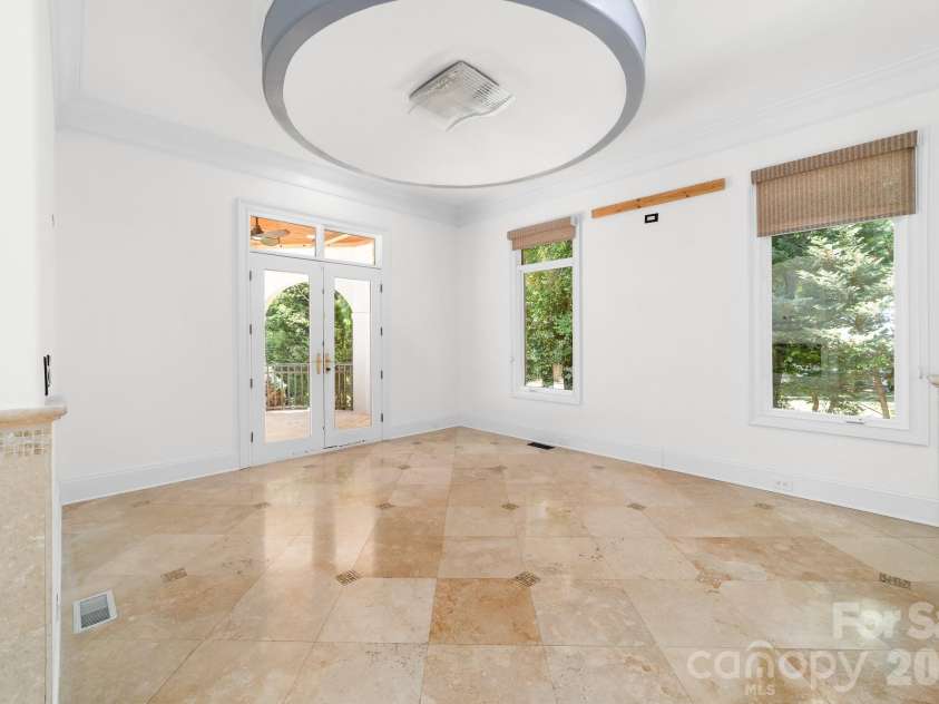 18805 Windy Point Drive, Cornelius, NC 28031.  MLS# CAR4373578, YatesRealty ID 20049. Sitting room