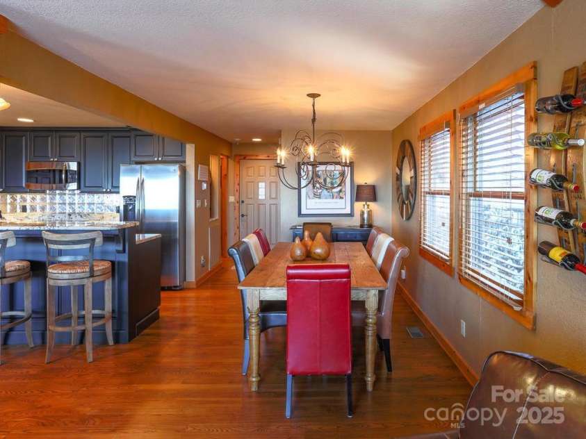 71 Ivy Ridge Road, Burnsville, NC 28714.  MLS# CAR4270040, YatesRealty ID 20049. 