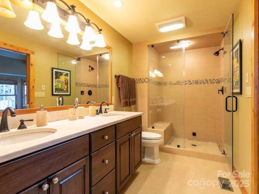 71 Ivy Ridge Road, Burnsville, NC 28714.  MLS# CAR4270040, YatesRealty ID 20049. 
