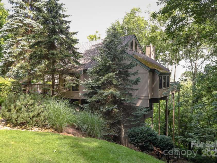 71 Ivy Ridge Road, Burnsville, NC 28714.  MLS# CAR4270040, YatesRealty ID 20049. 