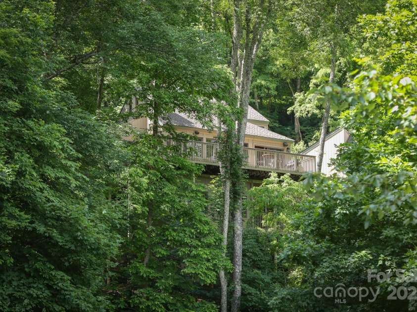 71 Ivy Ridge Road, Burnsville, NC 28714.  MLS# CAR4270040, YatesRealty ID 20049. 